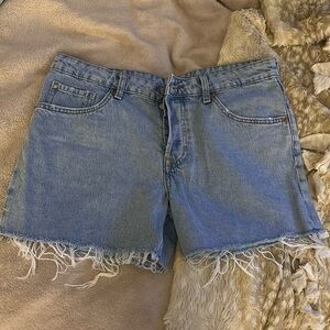 H&M 90s boyfriend jean short